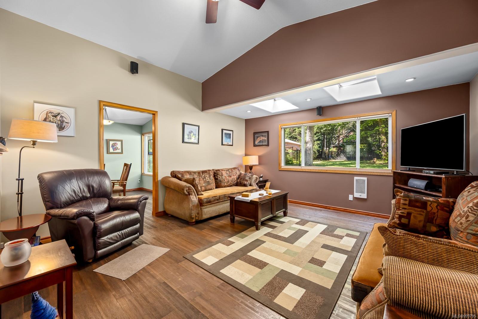 $940,000 - 1307 Anderton Rd<br>British Columbia, V9M 3Z2