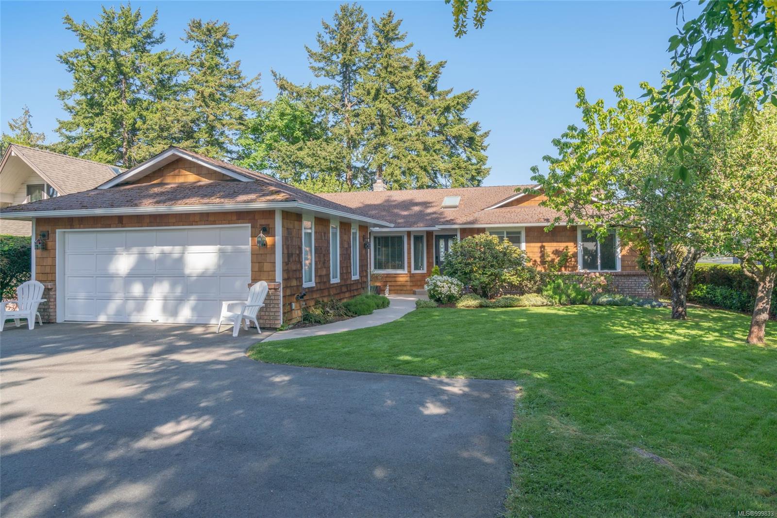 $1,898,000 - 428 Dogwood St<br>British Columbia, V9P 1C6