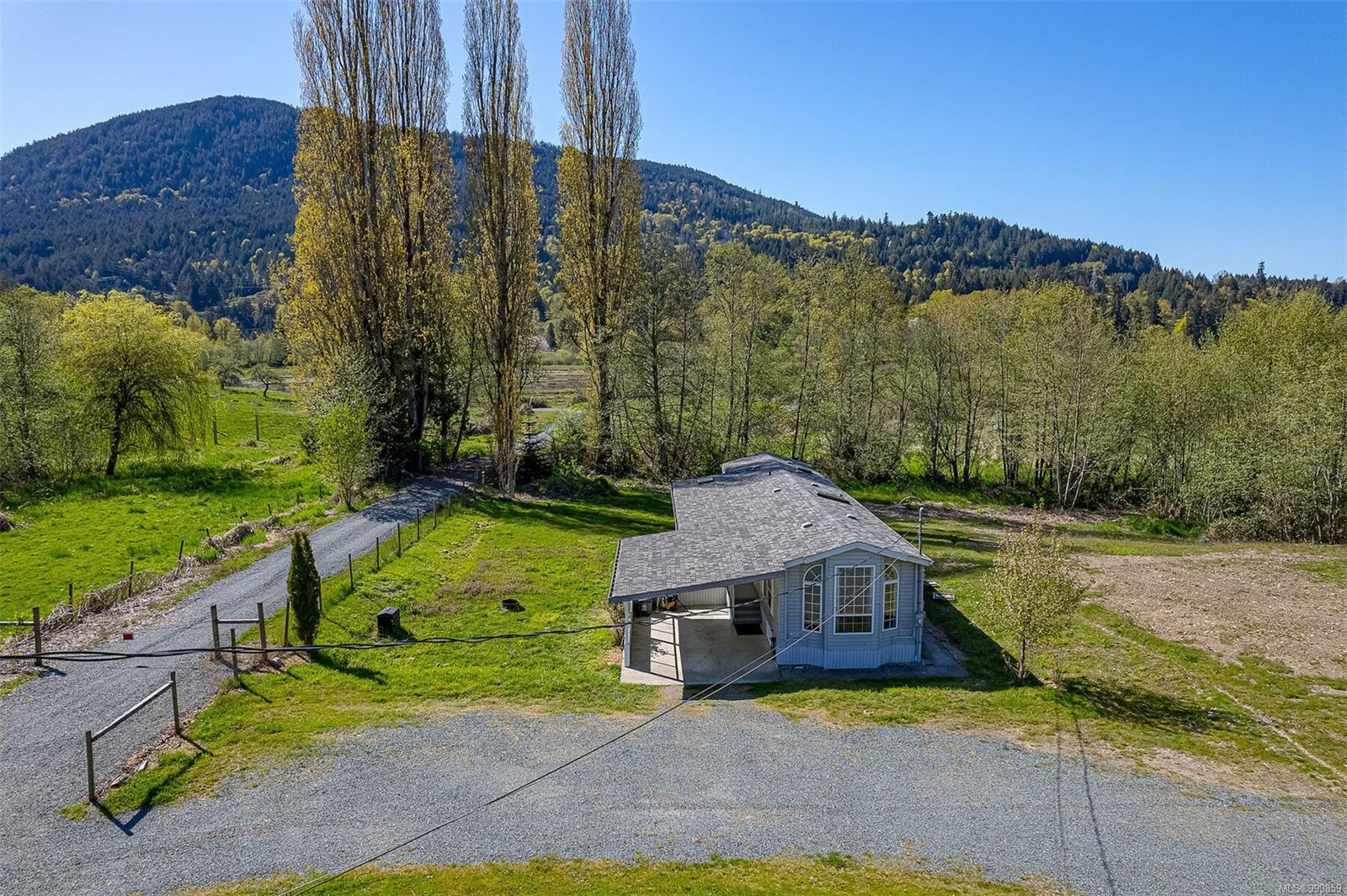 $750,000 - 7600 Westholme Rd<br>British Columbia, V9L 6B4