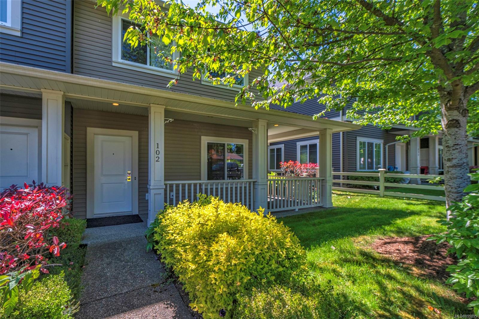 $621,000 - 1675 Crescent View Dr<br>British Columbia, V9S 0A8