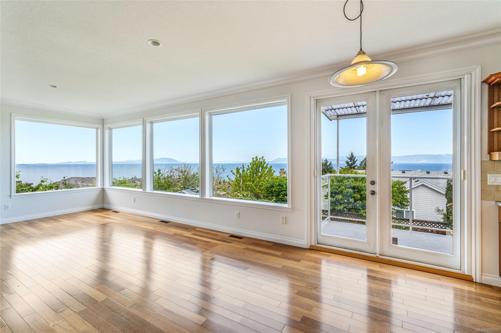 $1,290,000 - 4956 Bella Vista Cres<br>British Columbia, V9V 1M5