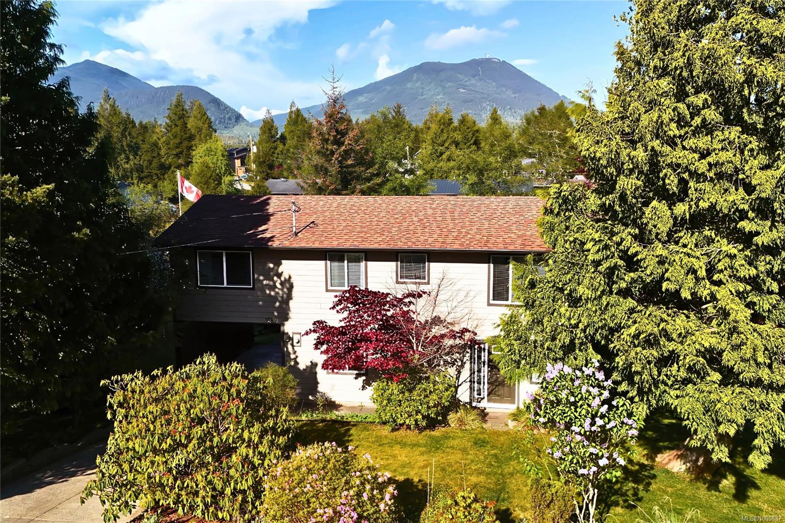 $999,999 - 1689 Bay St<br>British Columbia, V0R 3A0