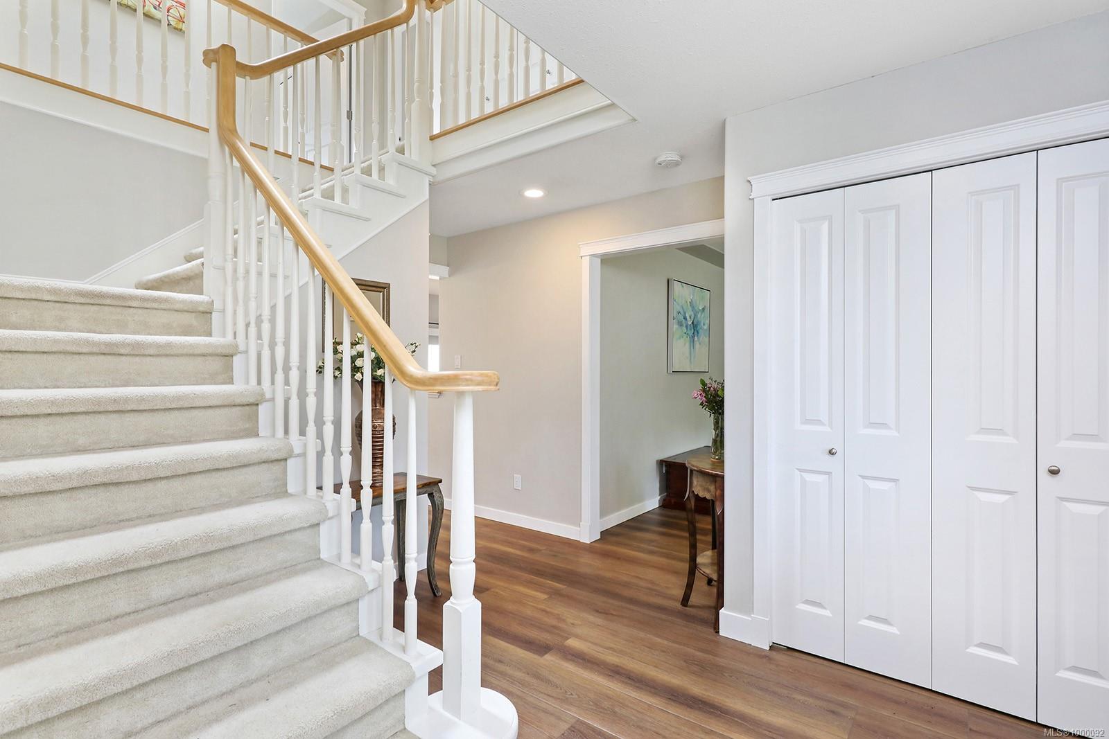 $890,000 - 1044 Malahat Dr<br>British Columbia, V9N 8W4