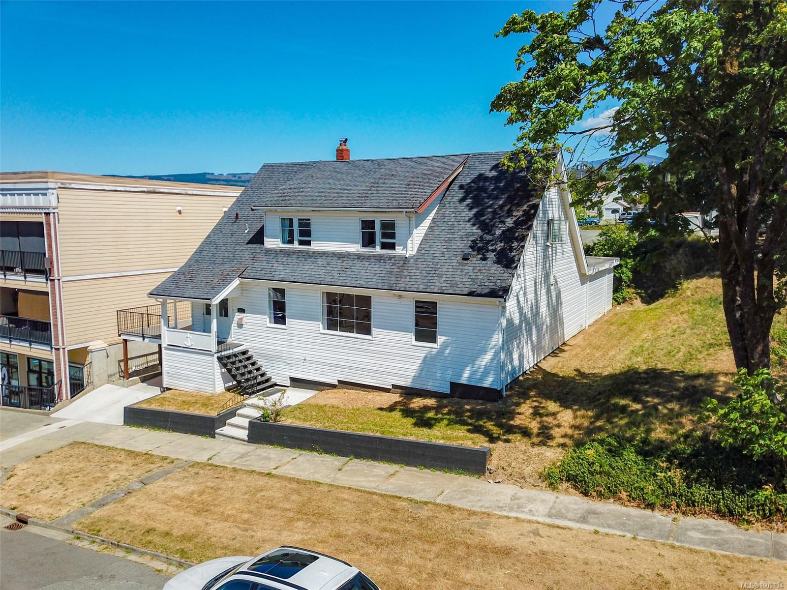 $699,000 - 3071 Kingsway Ave<br>British Columbia, V9Y 1X7