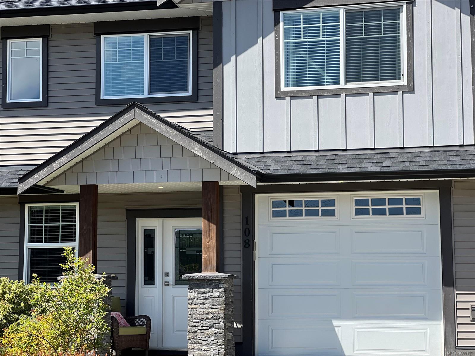 $599,900 - 2077 20th St<br>British Columbia, V9N 0G2