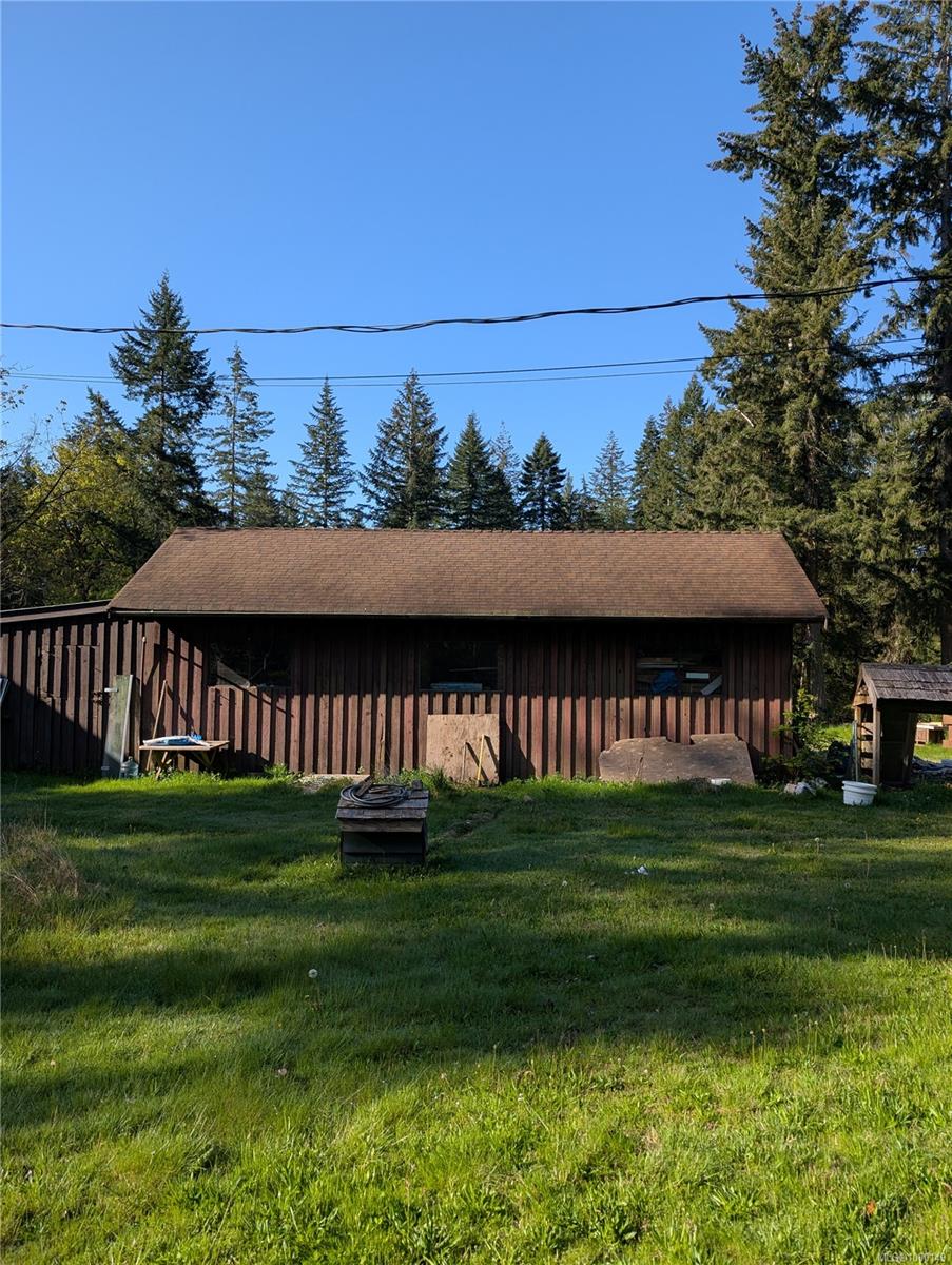 $999,900 - 3923 Piercy Rd<br>British Columbia, V9J 1R7