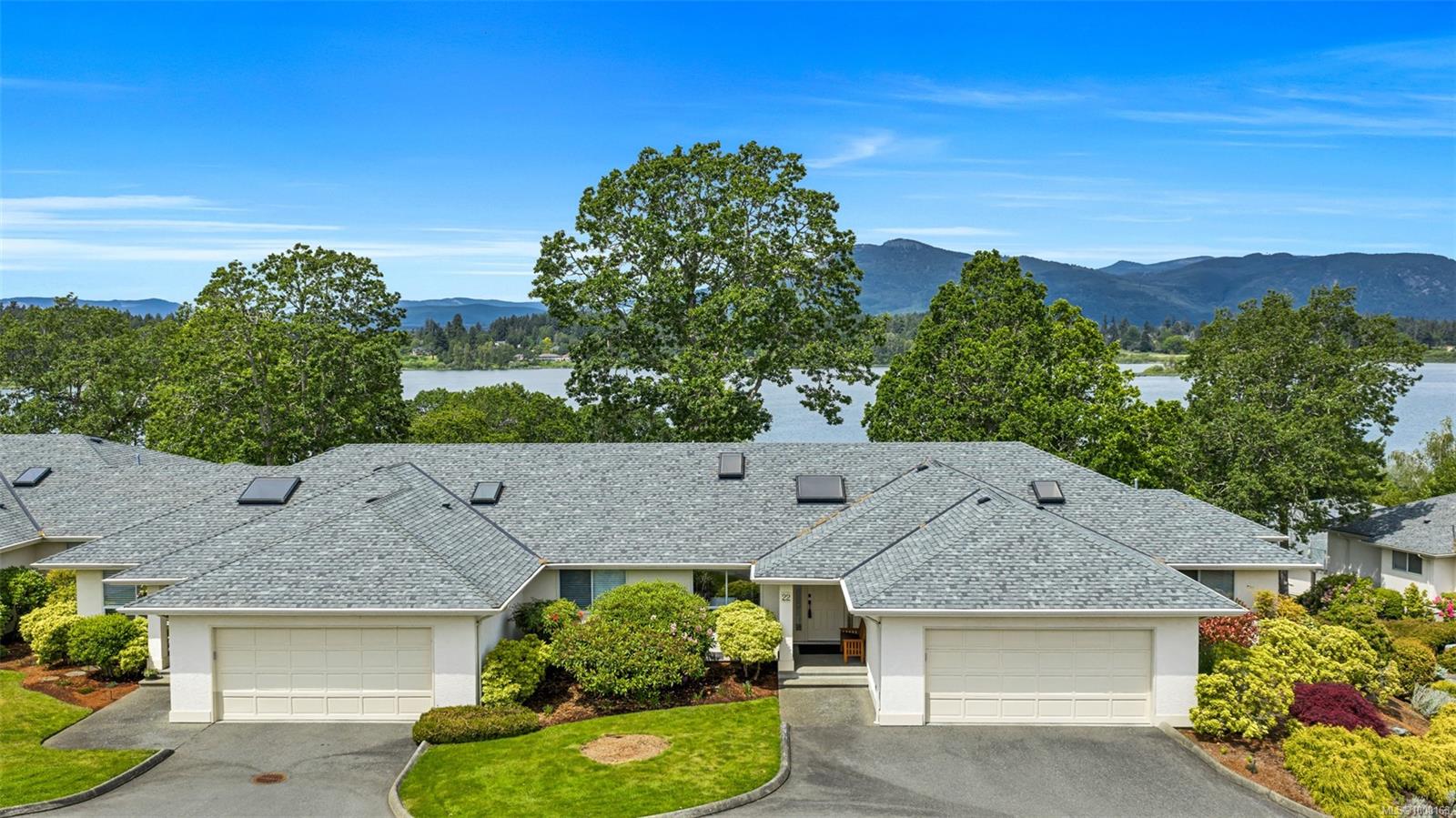 $895,000 - 6038 Sterling Dr<br>British Columbia, V9L 5K4