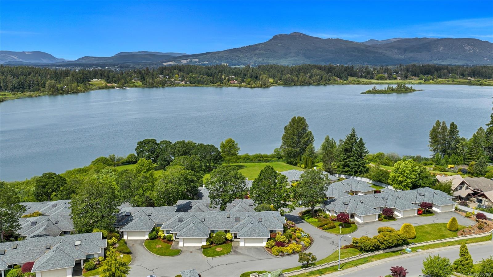 $895,000 - 6038 Sterling Dr<br>British Columbia, V9L 5K4