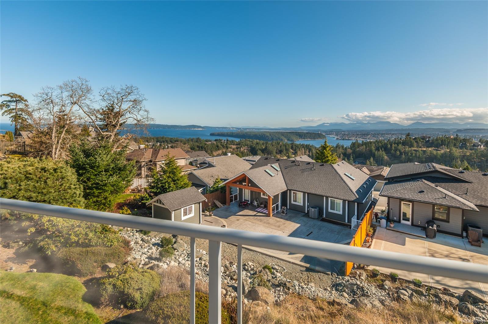 $1,629,000 - 3748 Glen Oaks Dr<br>British Columbia, V9T 6H2