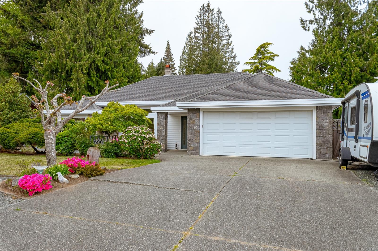 $995,000 - 600 Nassau Cres<br>British Columbia, V9K 1C4