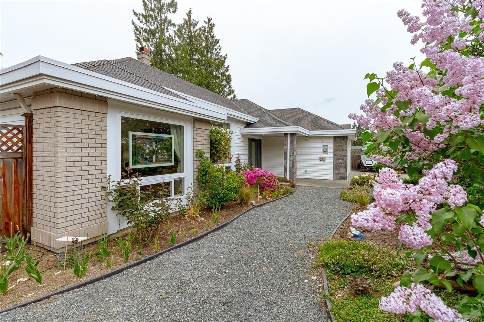 $995,000 - 600 Nassau Cres<br>British Columbia, V9K 1C4