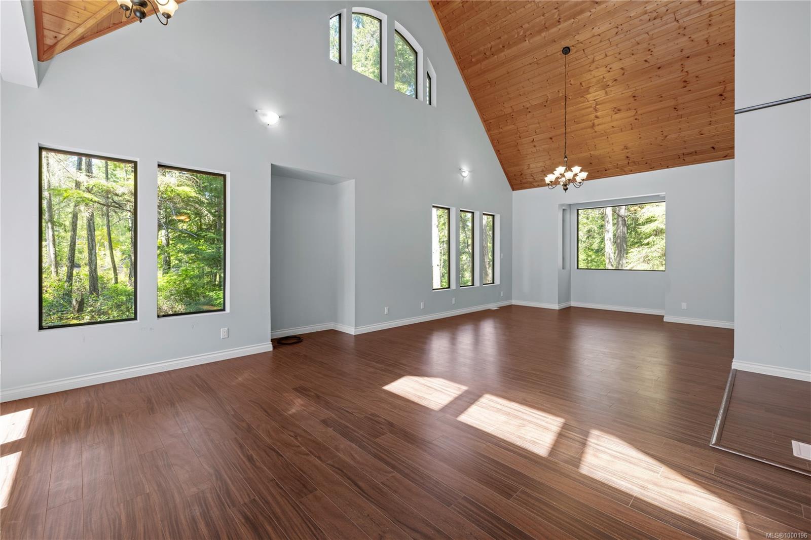 $999,999 - 6054 Island Hwy<br>British Columbia, V9K 2E1