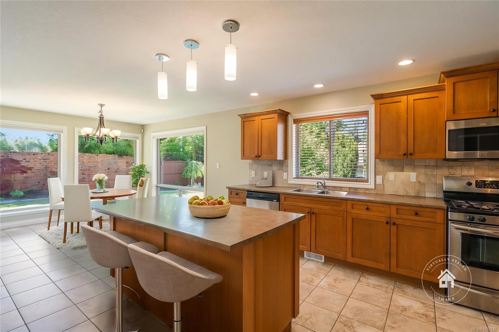 $964,000 - 978 Cantebury Pl<br>British Columbia, V9K 0A1