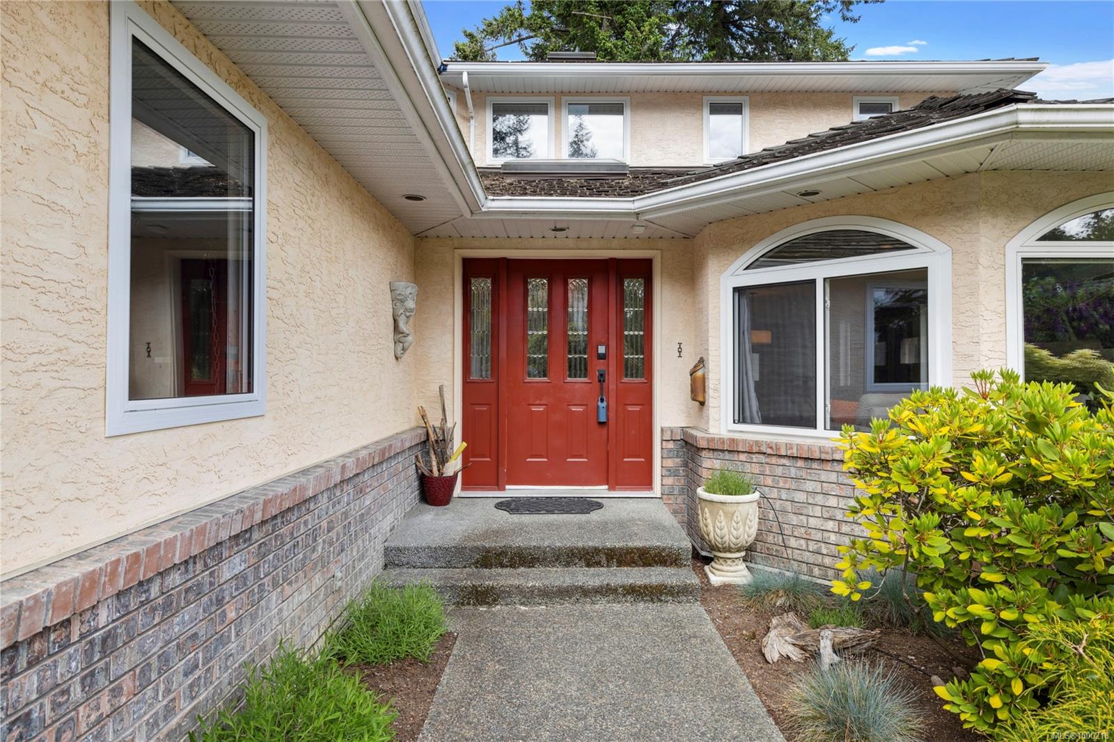 $1,000,000 - 6131 Greenwood Pl<br>British Columbia, V9V 1K6