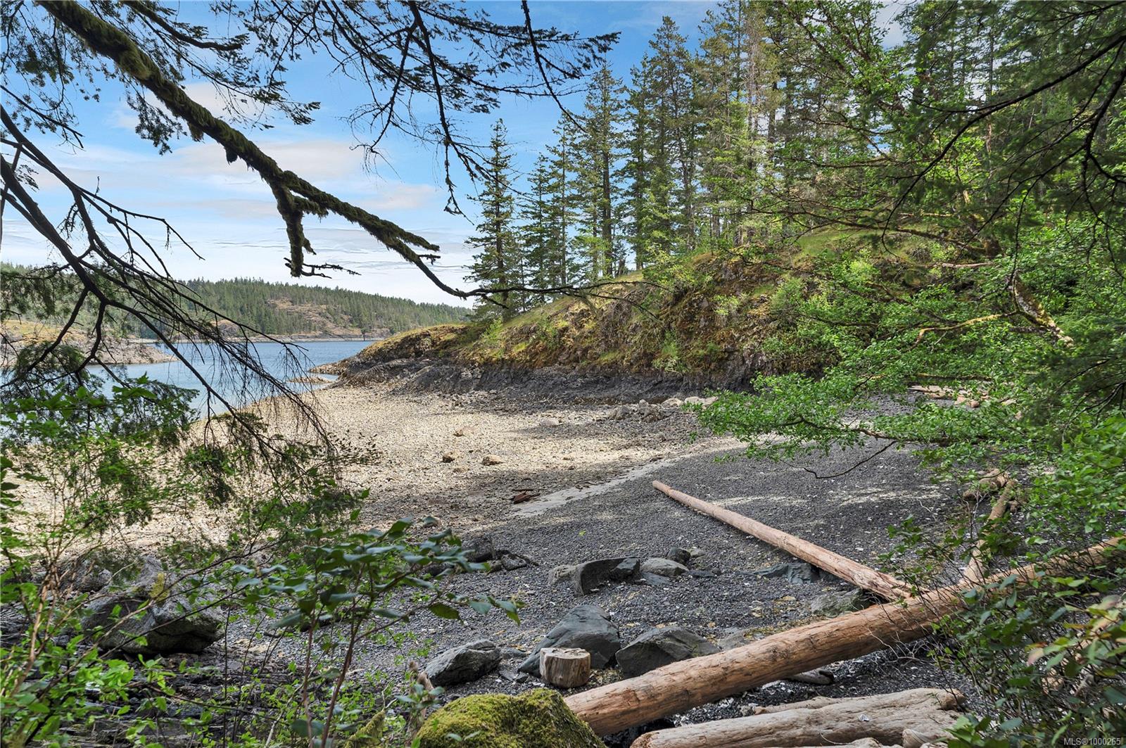 $1,919,000 - 1747 Hyacinthe Bay Rd<br>British Columbia, V0P 1H0