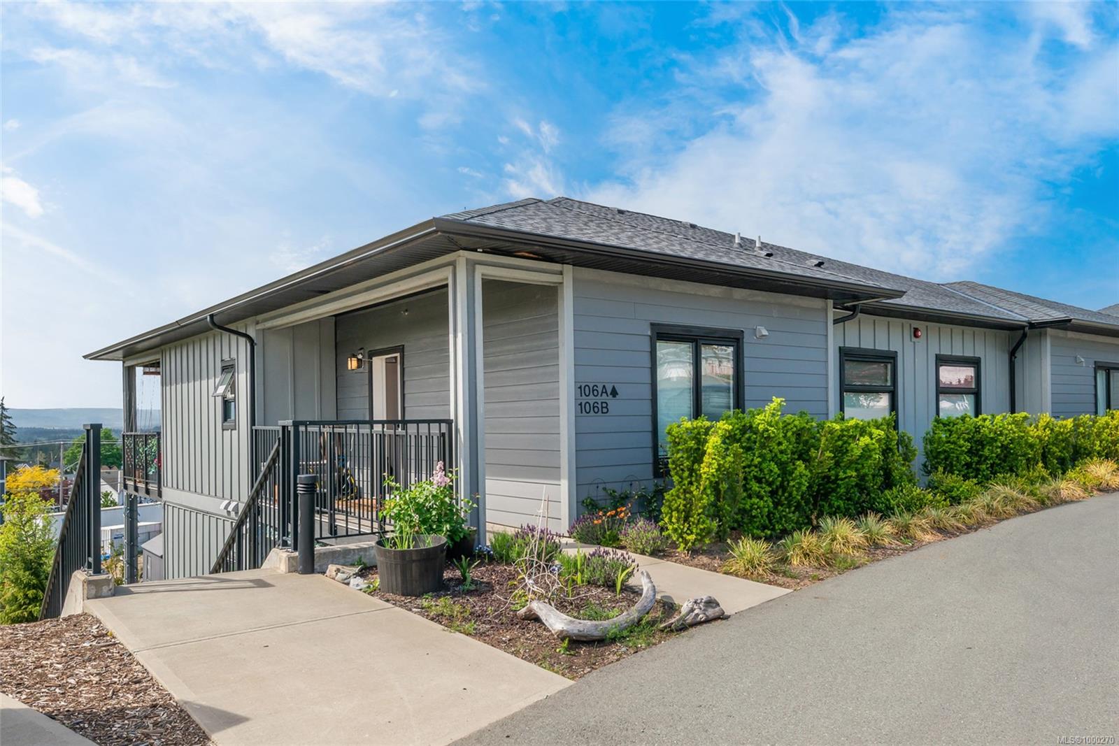 $549,900 - 3590 16th Ave<br>British Columbia, V9Y 0E6