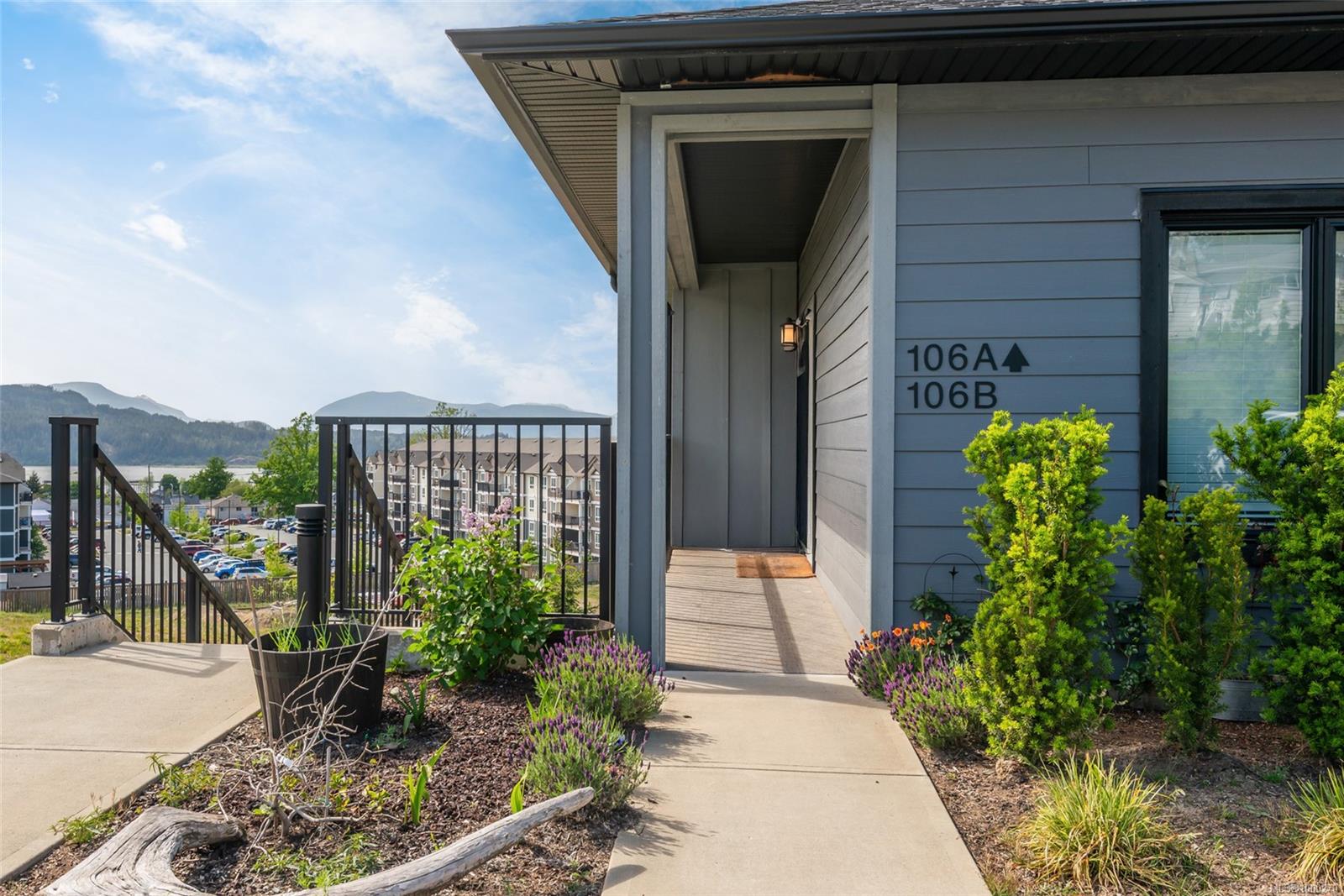 $549,900 - 3590 16th Ave<br>British Columbia, V9Y 0E6