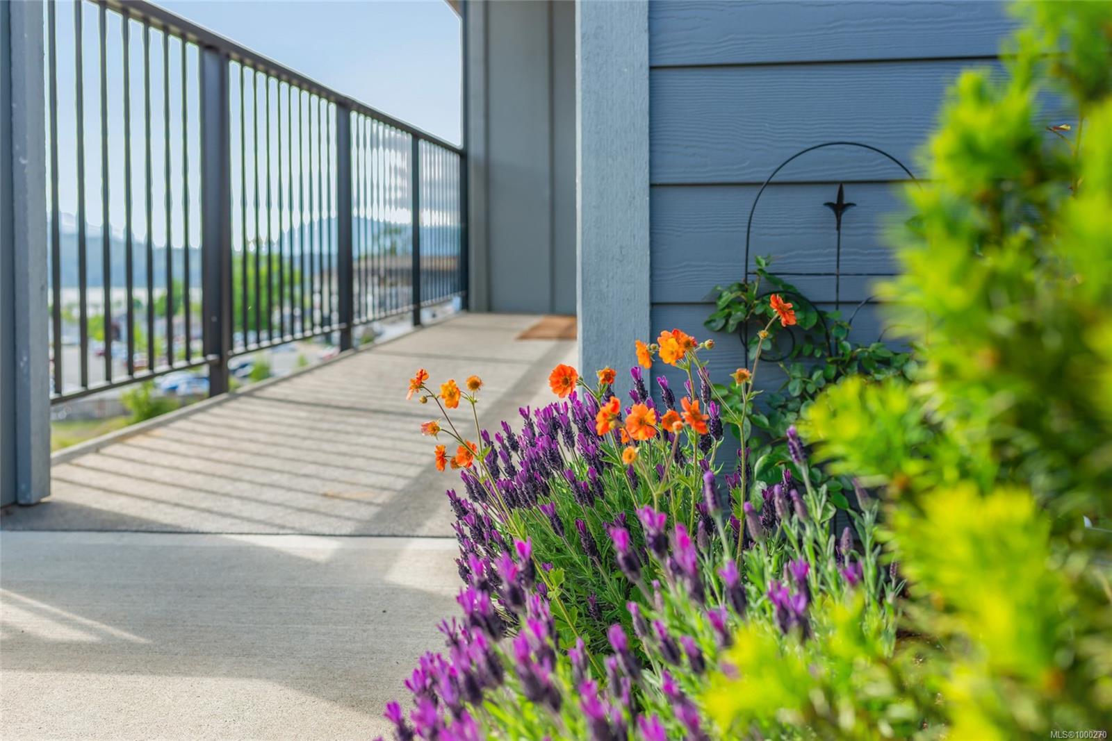 $549,900 - 3590 16th Ave<br>British Columbia, V9Y 0E6