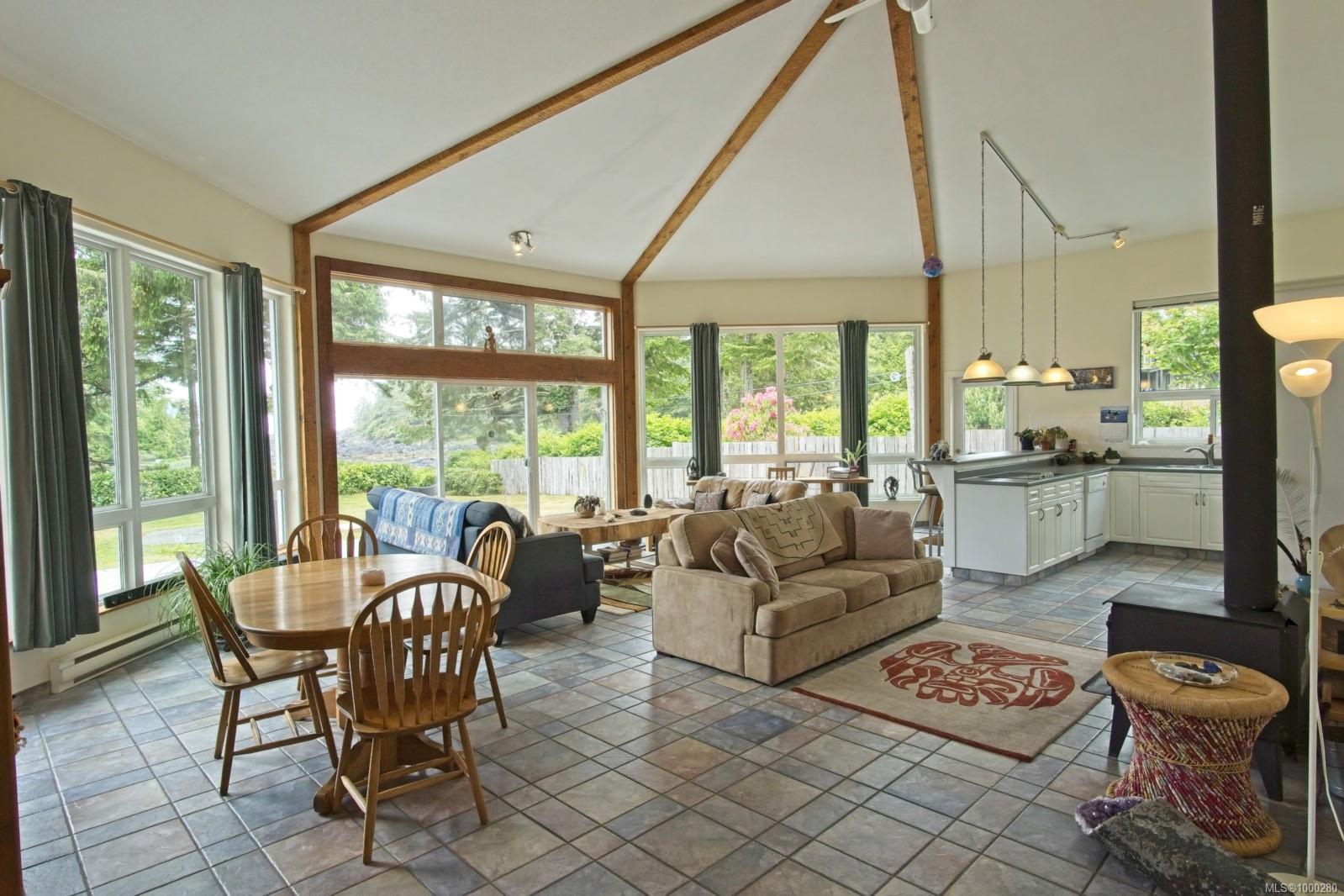 $1,524,000 - 936 Amphitrite Pl<br>British Columbia, V0R 3A0