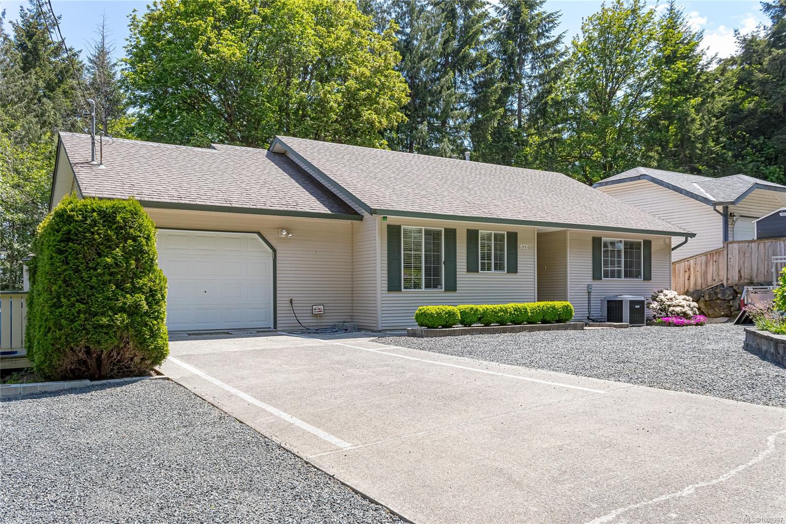 $849,000 - 871 Harewood Mines Rd<br>British Columbia, V9R 6P3