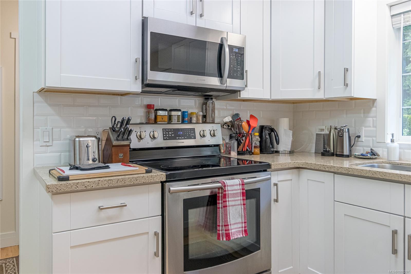 $849,000 - 871 Harewood Mines Rd<br>British Columbia, V9R 6P3