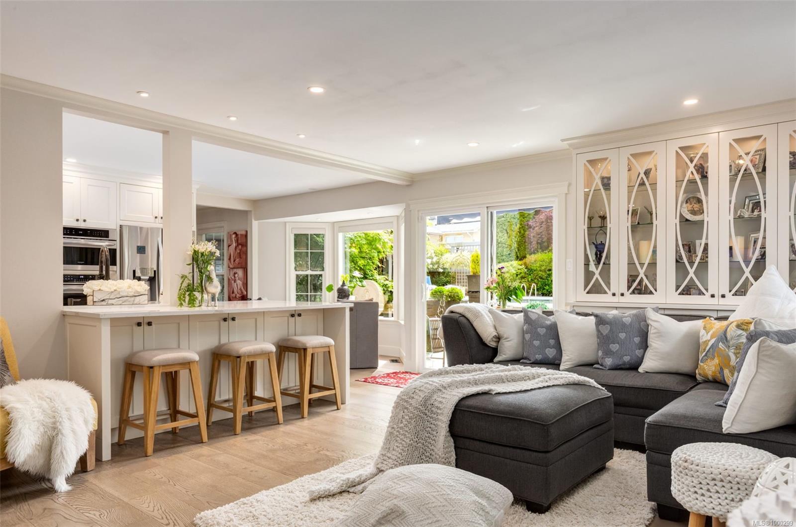 $1,575,000 - 221 Blairgowrie Pl<br>British Columbia, V9T 4C8