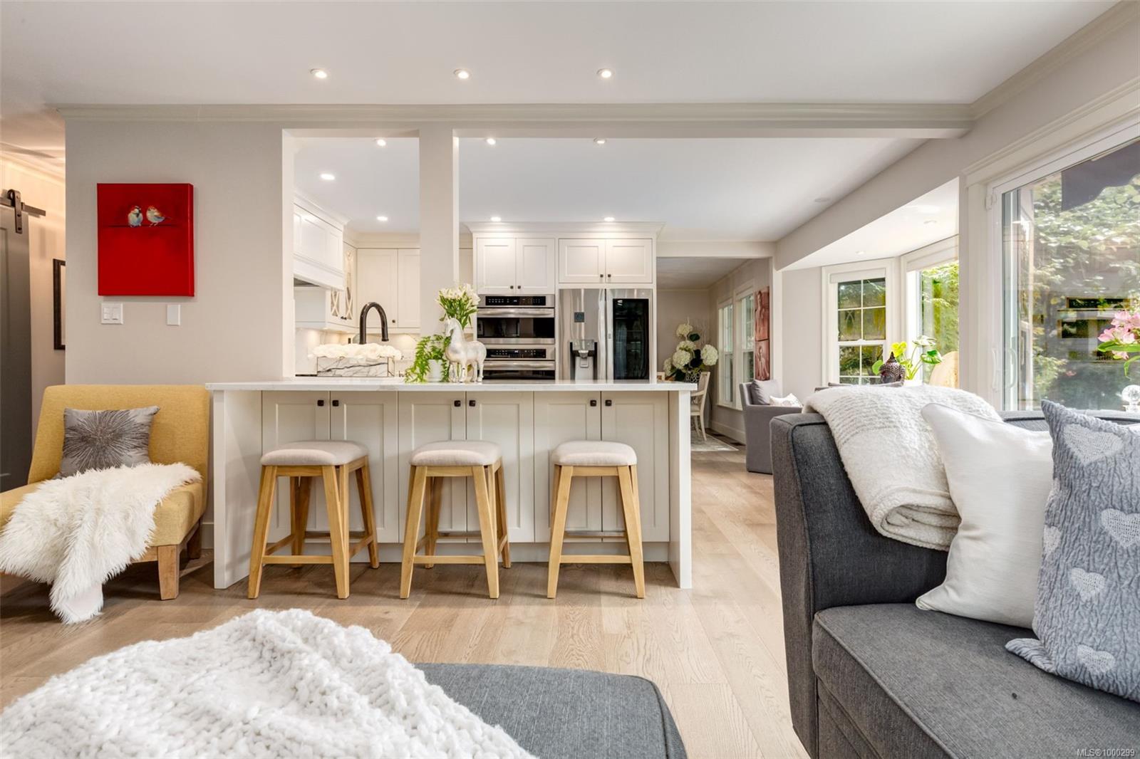 $1,575,000 - 221 Blairgowrie Pl<br>British Columbia, V9T 4C8