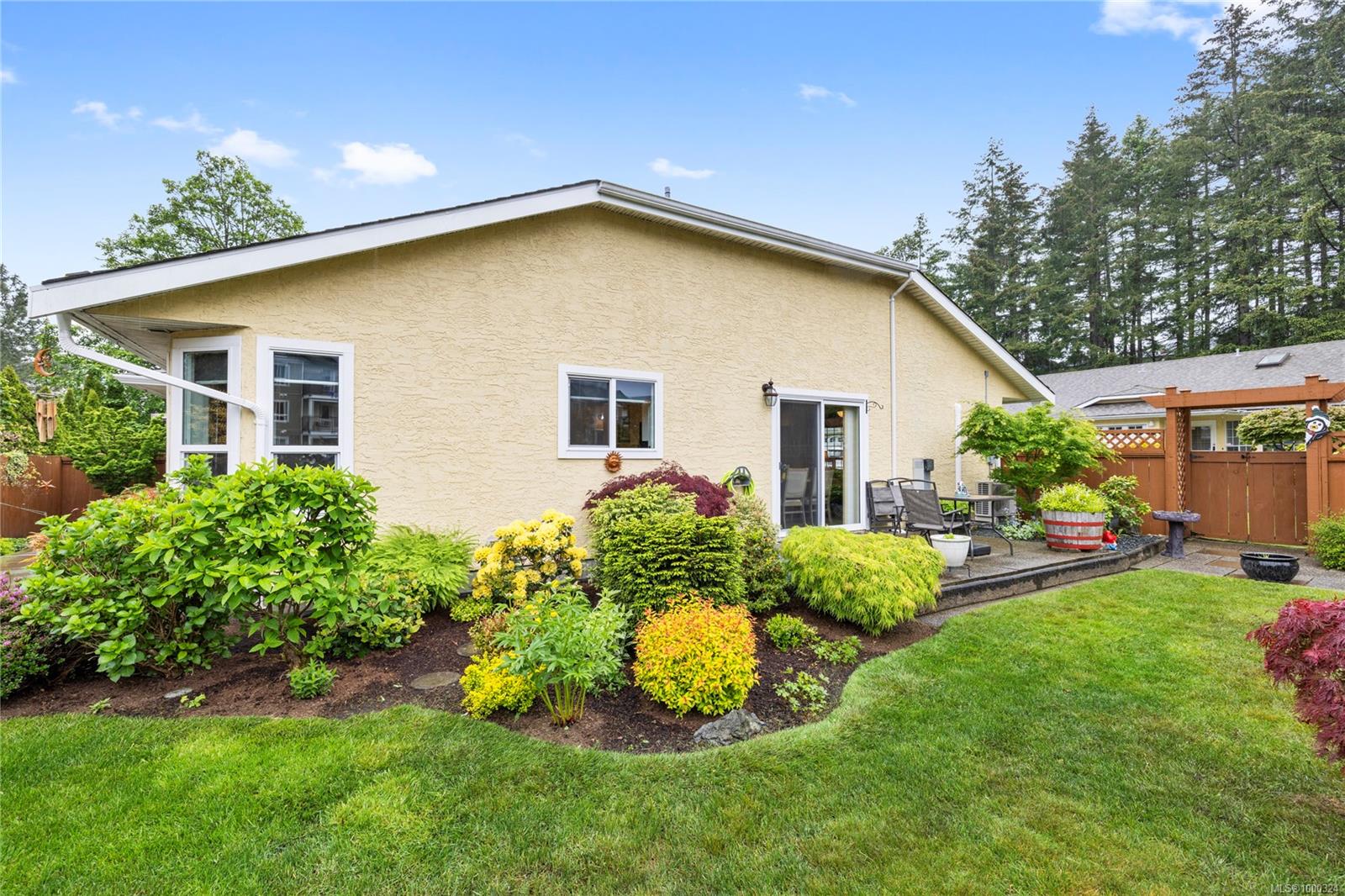 $649,000 - 4750 Uplands Dr<br>British Columbia, V9T 5V1