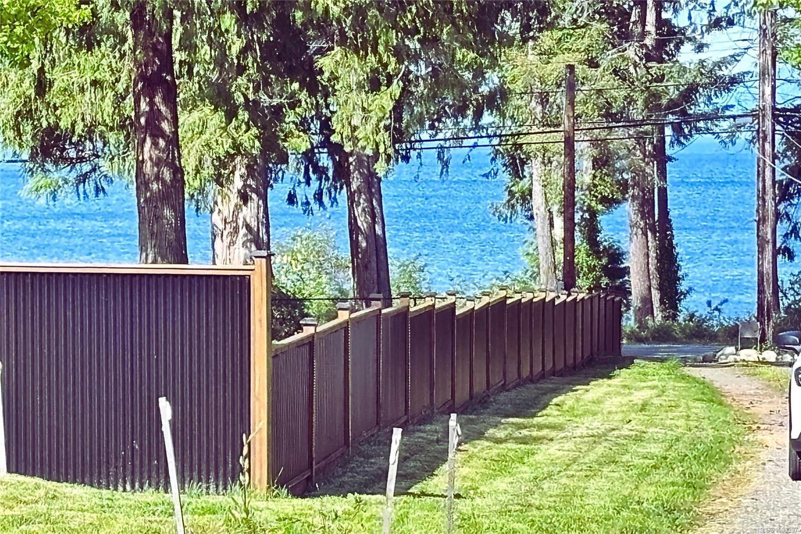 $857,700 - 6662 Island Hwy<br>British Columbia, V0R 1G0