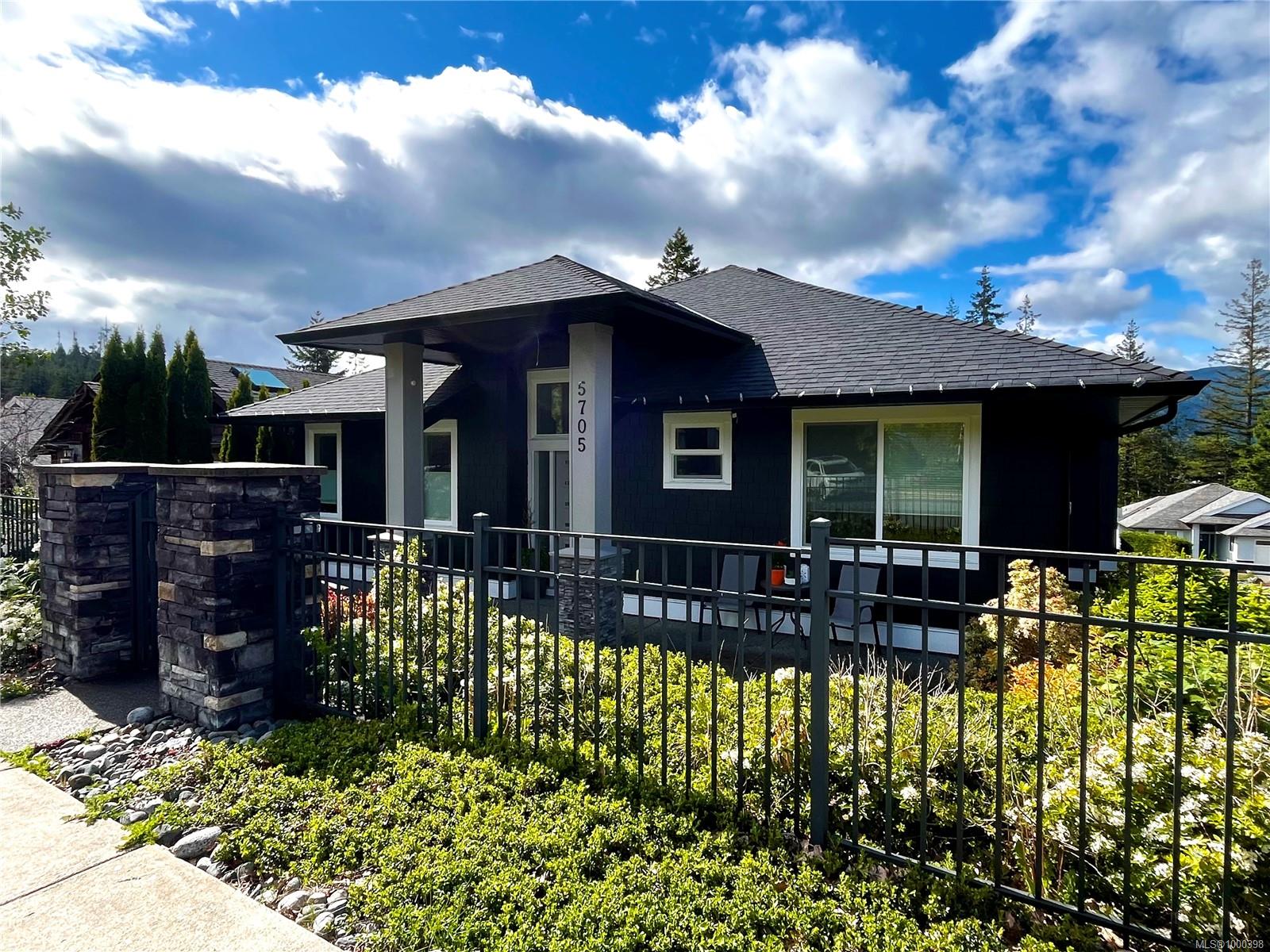 $1,180,000 - 5705 Linley Valley Dr<br>British Columbia, V9T 0G5