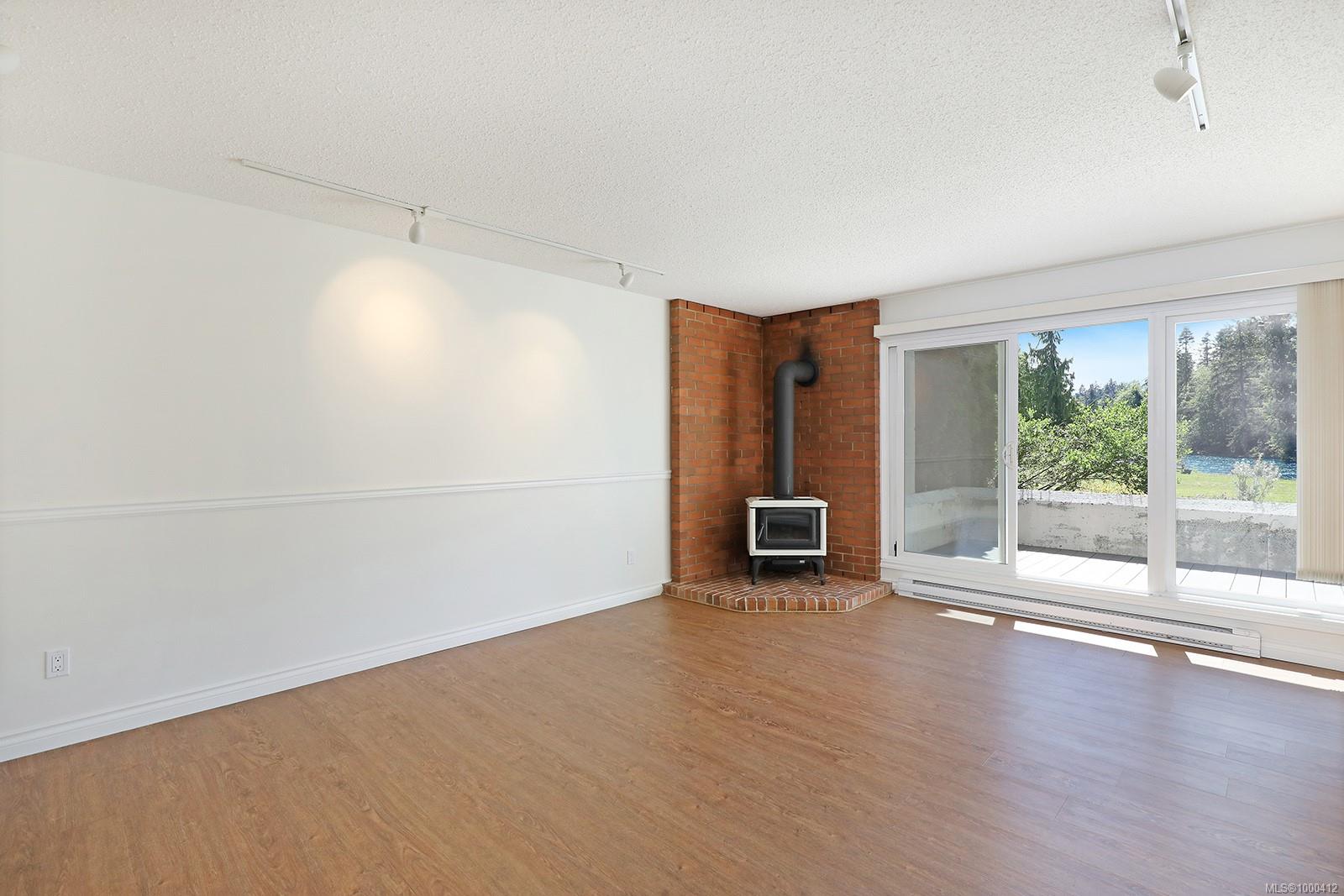 $449,500 - 205 1st St<br>British Columbia, V9N 1A5