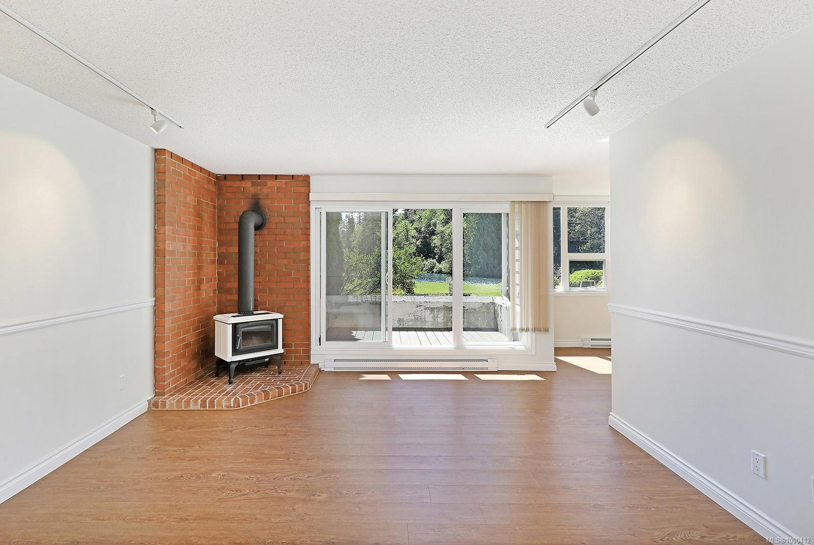 $449,500 - 205 1st St<br>British Columbia, V9N 1A5