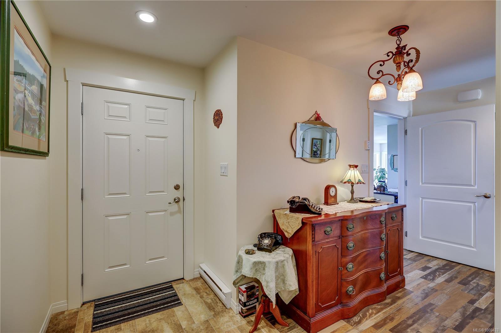$595,000 - 2565 Cardena Cres<br>British Columbia, V0N 2R0