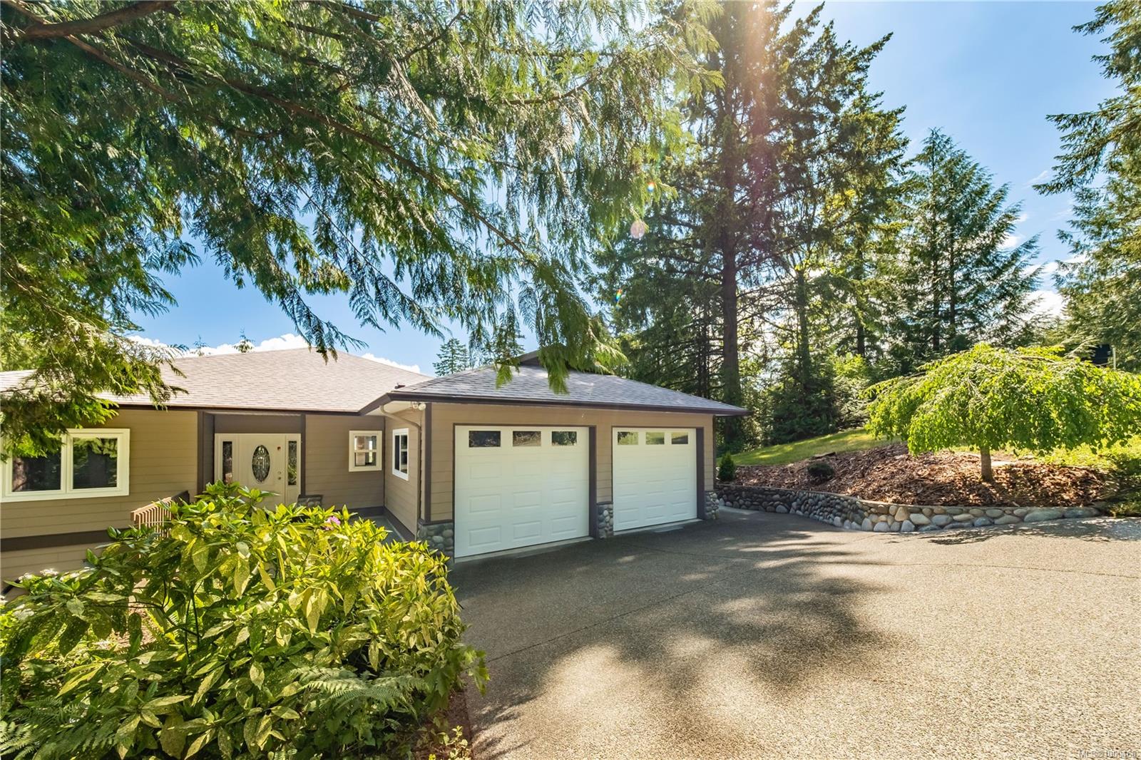 $1,374,900 - 2258 Cowichan Bay Rd<br>British Columbia, V0R 1N1