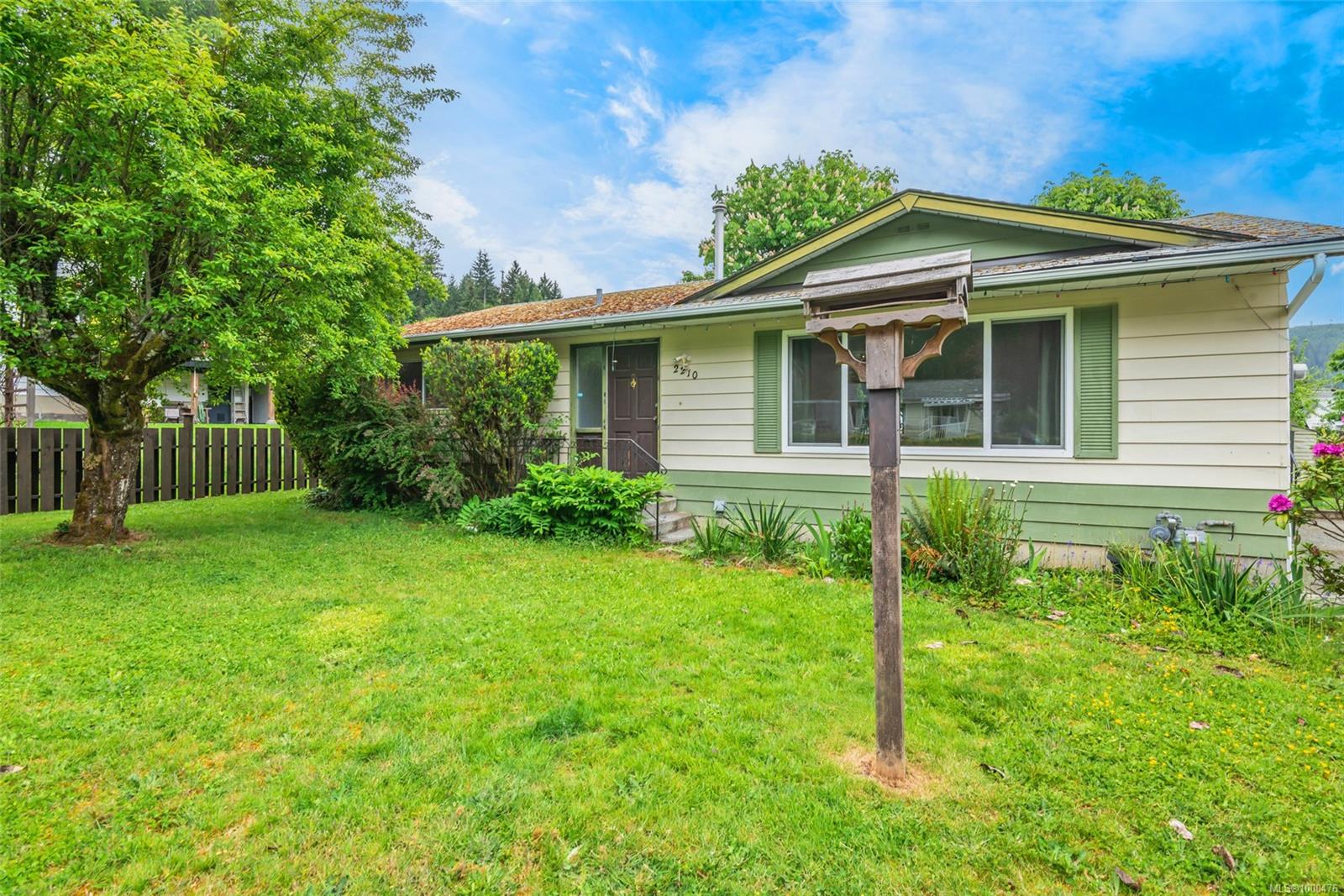 $464,900 - 2210 Hamilton Dr<br>British Columbia, V9Y 1B6