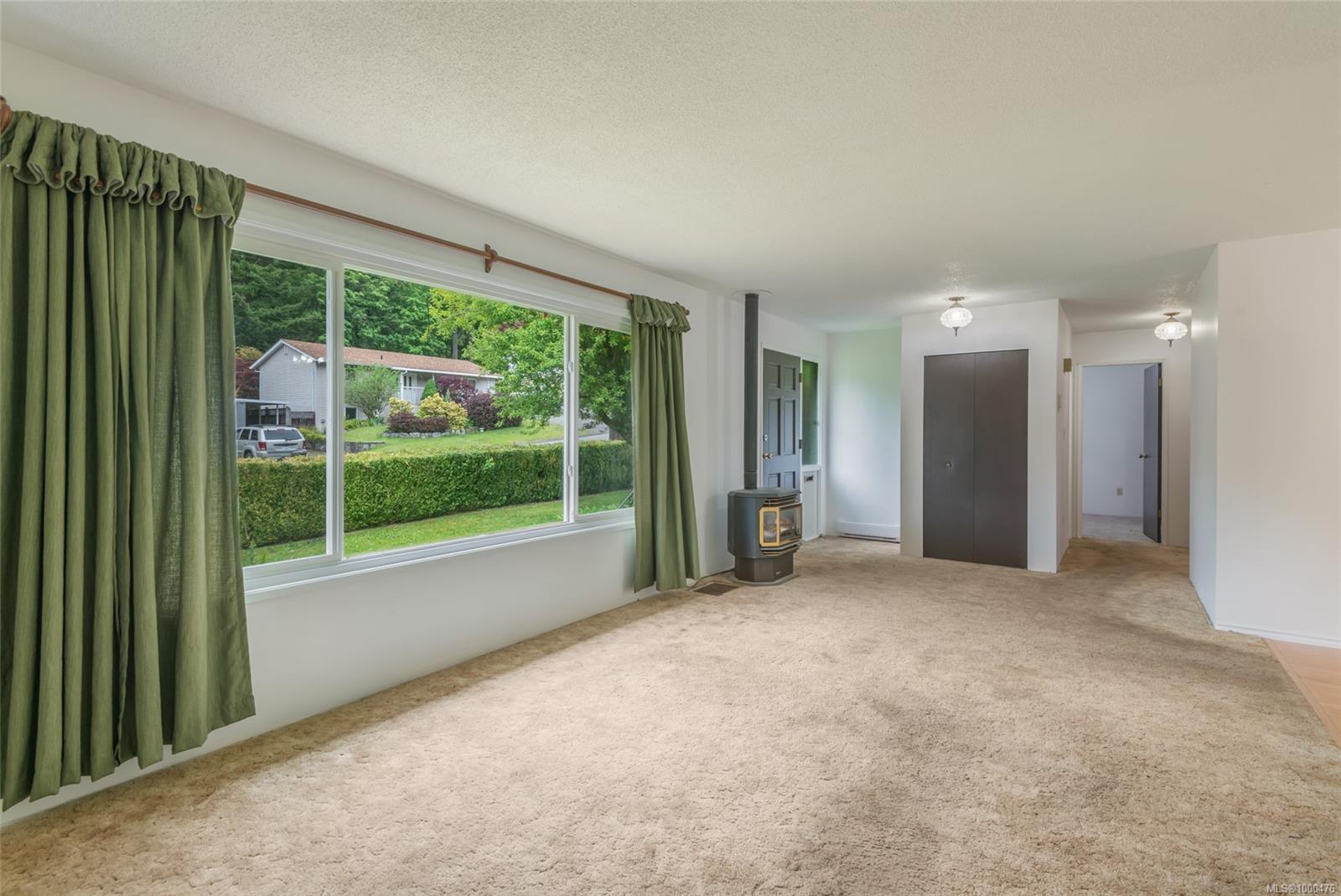 $464,900 - 2210 Hamilton Dr<br>British Columbia, V9Y 1B6