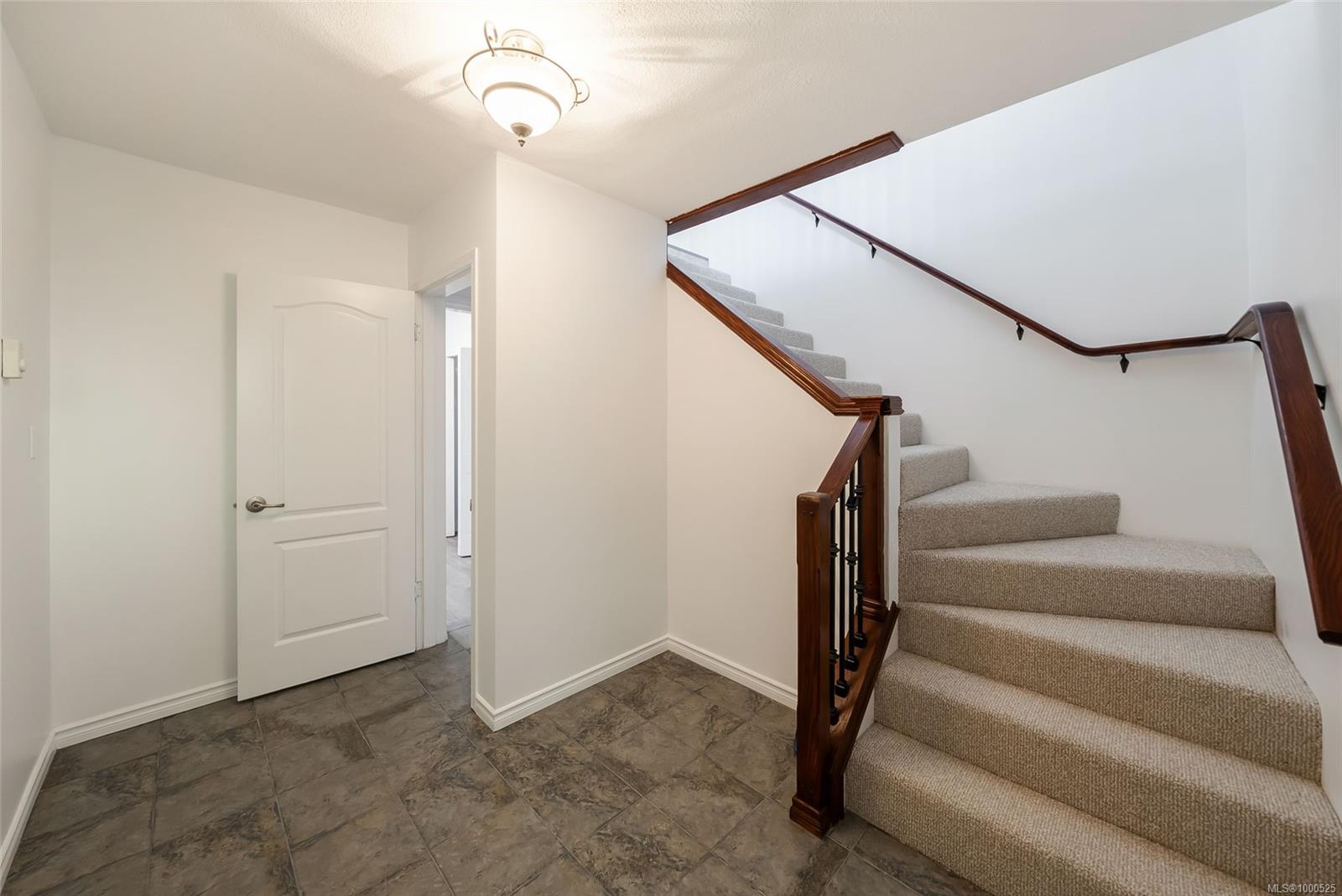$968,000 - 6540 Southampton Rd<br>British Columbia, V9V 1A5