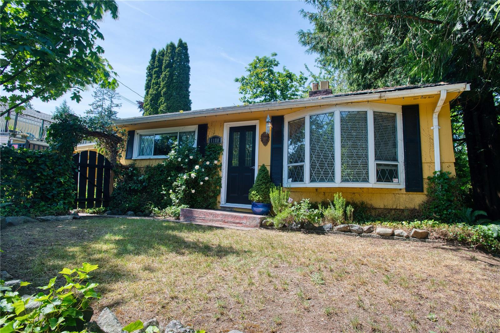 $519,000 - 1180 Macdonald Cres<br>British Columbia, V9S 2C2