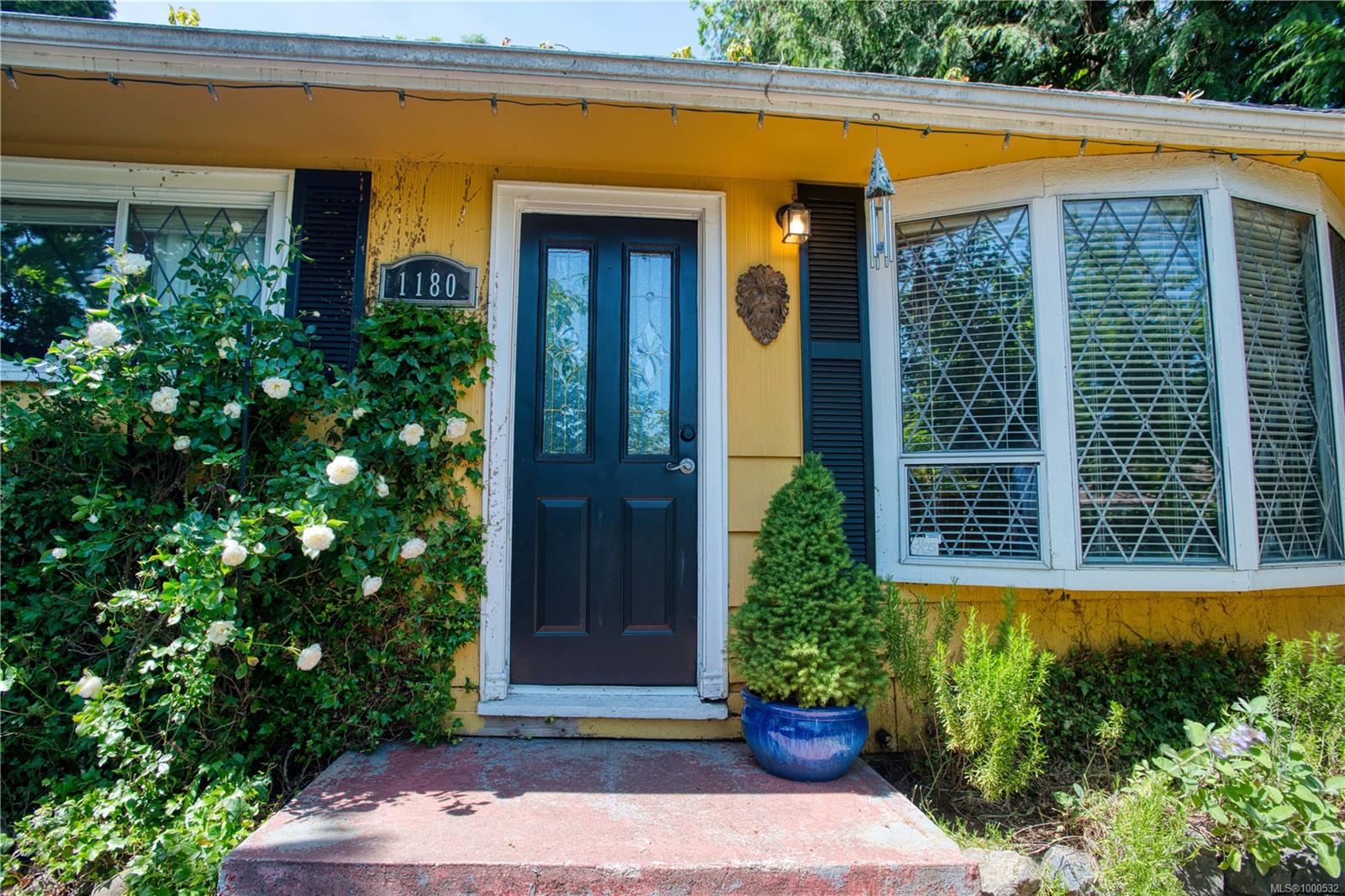 $519,000 - 1180 Macdonald Cres<br>British Columbia, V9S 2C2