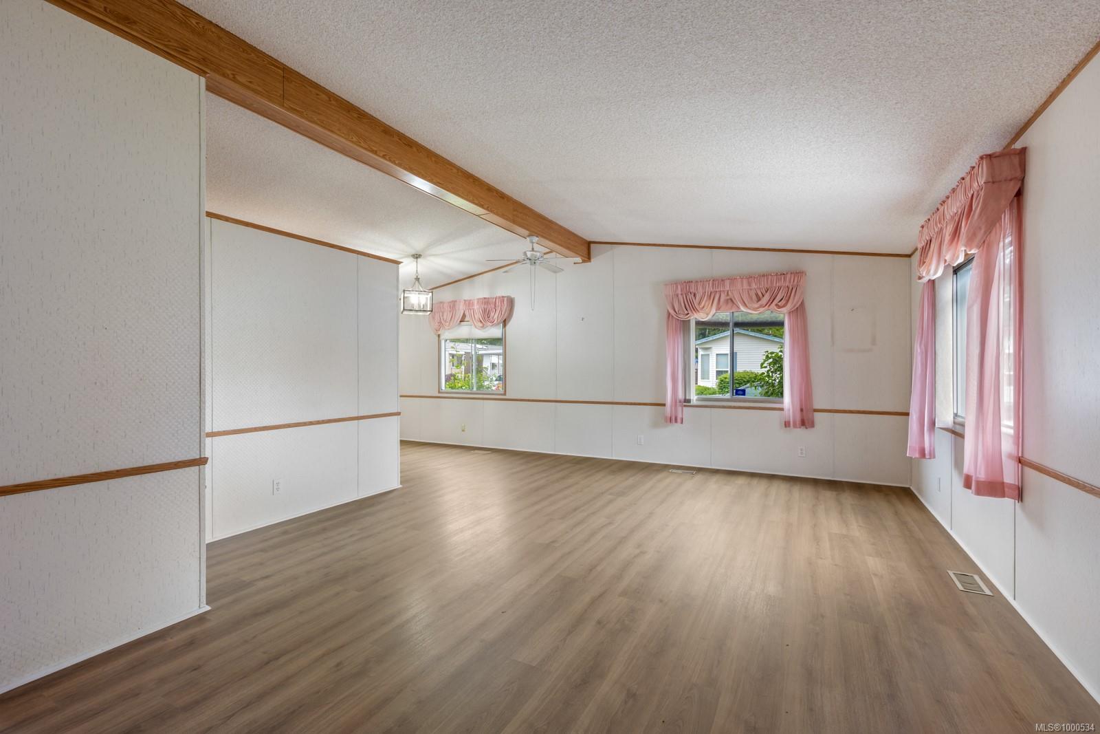 $275,000 - 2140 20th St<br>British Columbia, V9N 2G6