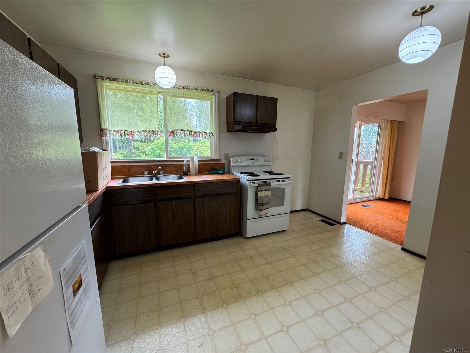 $340,000 - 7805 Daphne St<br>British Columbia, V0N 2P0