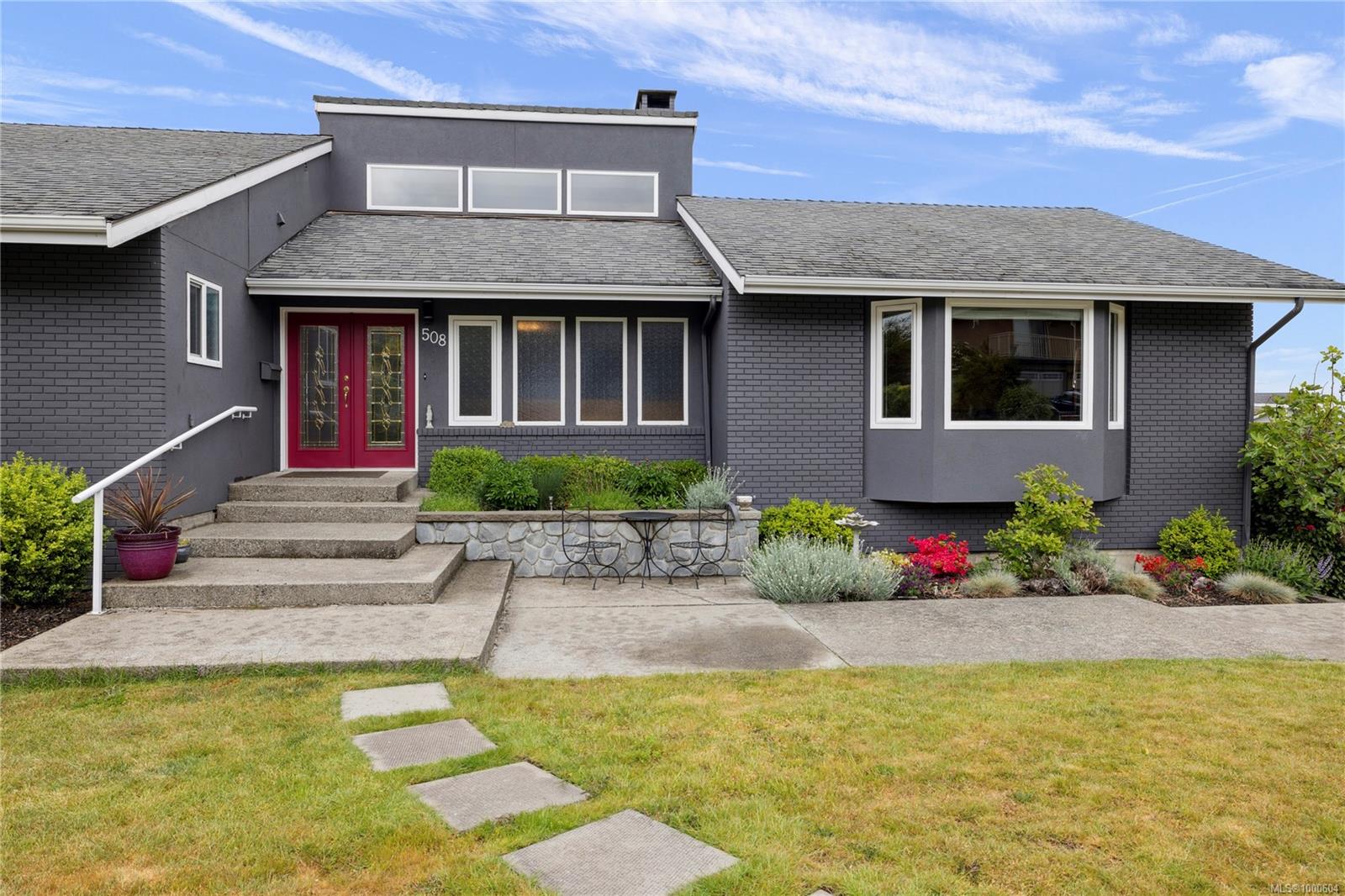 $1,085,000 - 508 Greenbriar Pl<br>British Columbia, V9T 4C9