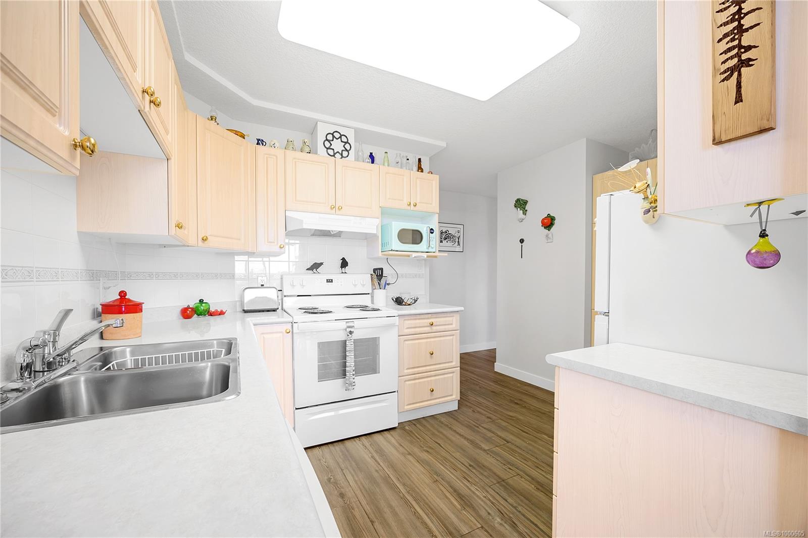 $549,900 - 335 Hirst Ave<br>British Columbia, V9P 2R5