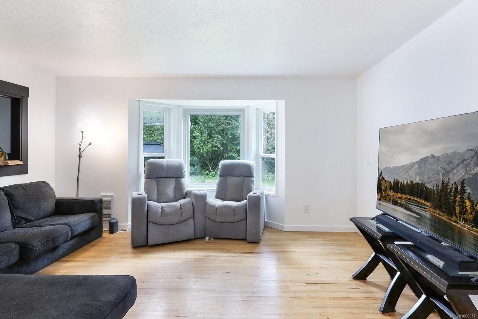 $790,000 - 2035 Noel Ave<br>British Columbia, V9M 1Z1