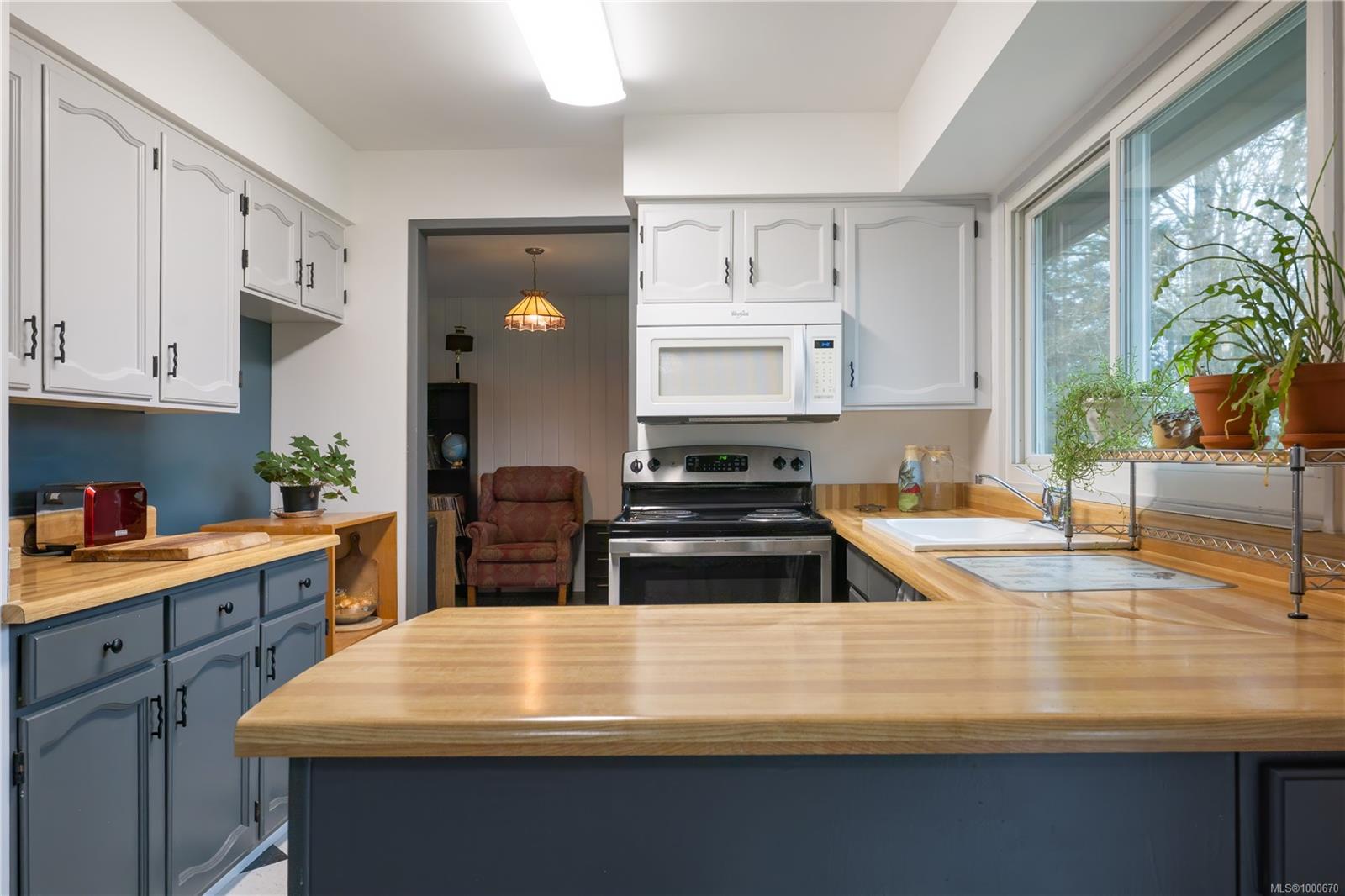 $1,200,000 - 6557 North Rd<br>British Columbia, V9L 6K9