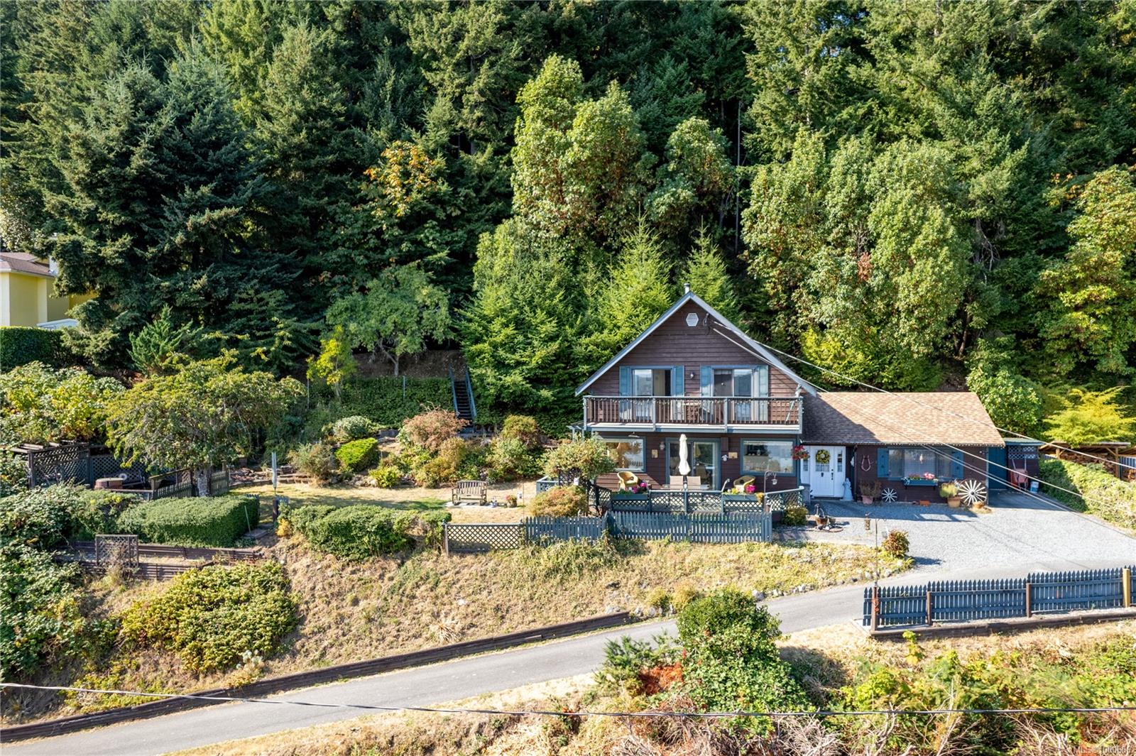 $865,000 - 1331 Gervais Rd<br>British Columbia, V9X 1P7