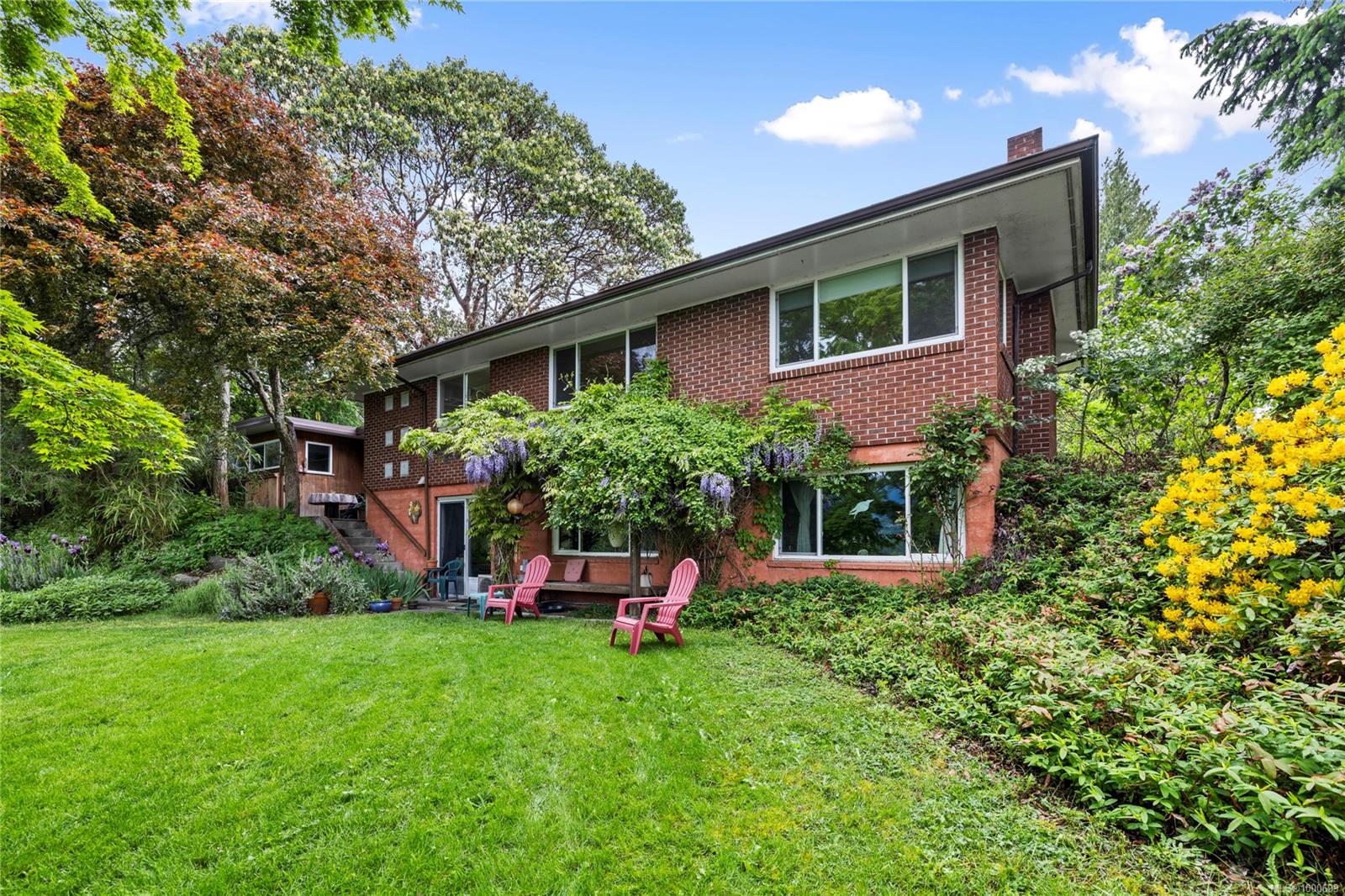 $858,888 - 221 Garner Cres<br>British Columbia, V9R 2A5