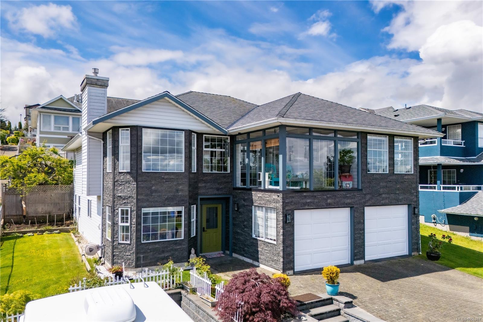 $875,000 - 733 Bowen Dr<br>British Columbia, V9H 1S2