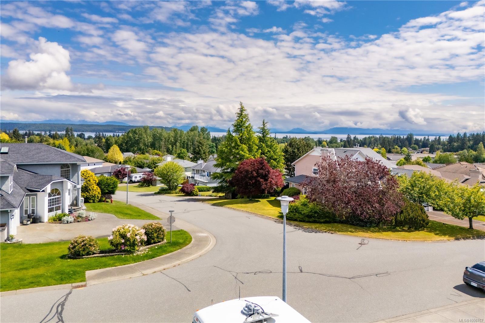 $875,000 - 733 Bowen Dr<br>British Columbia, V9H 1S2