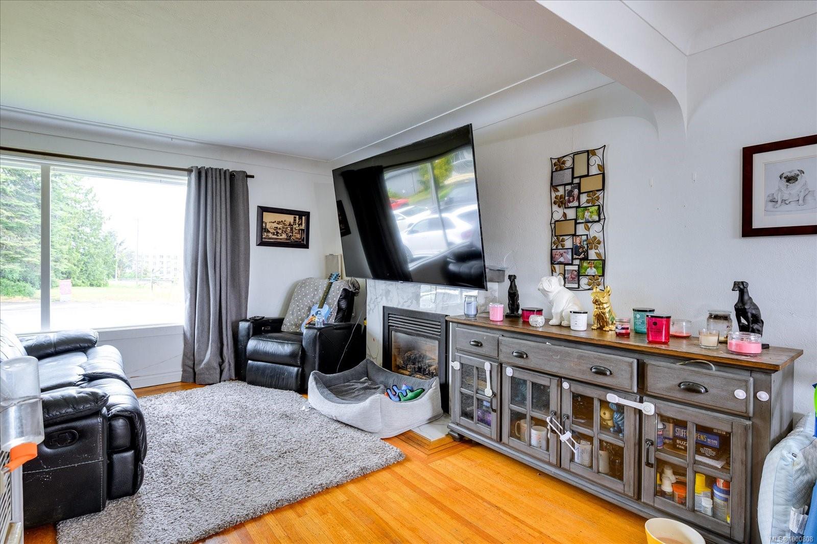 $714,900 - 1013 Strathmore St<br>British Columbia, V9S 2L9